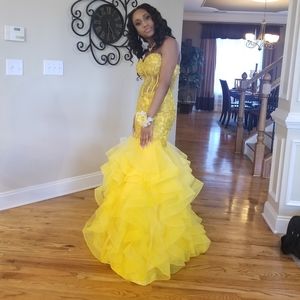 Yellow special occasion (prom) dress